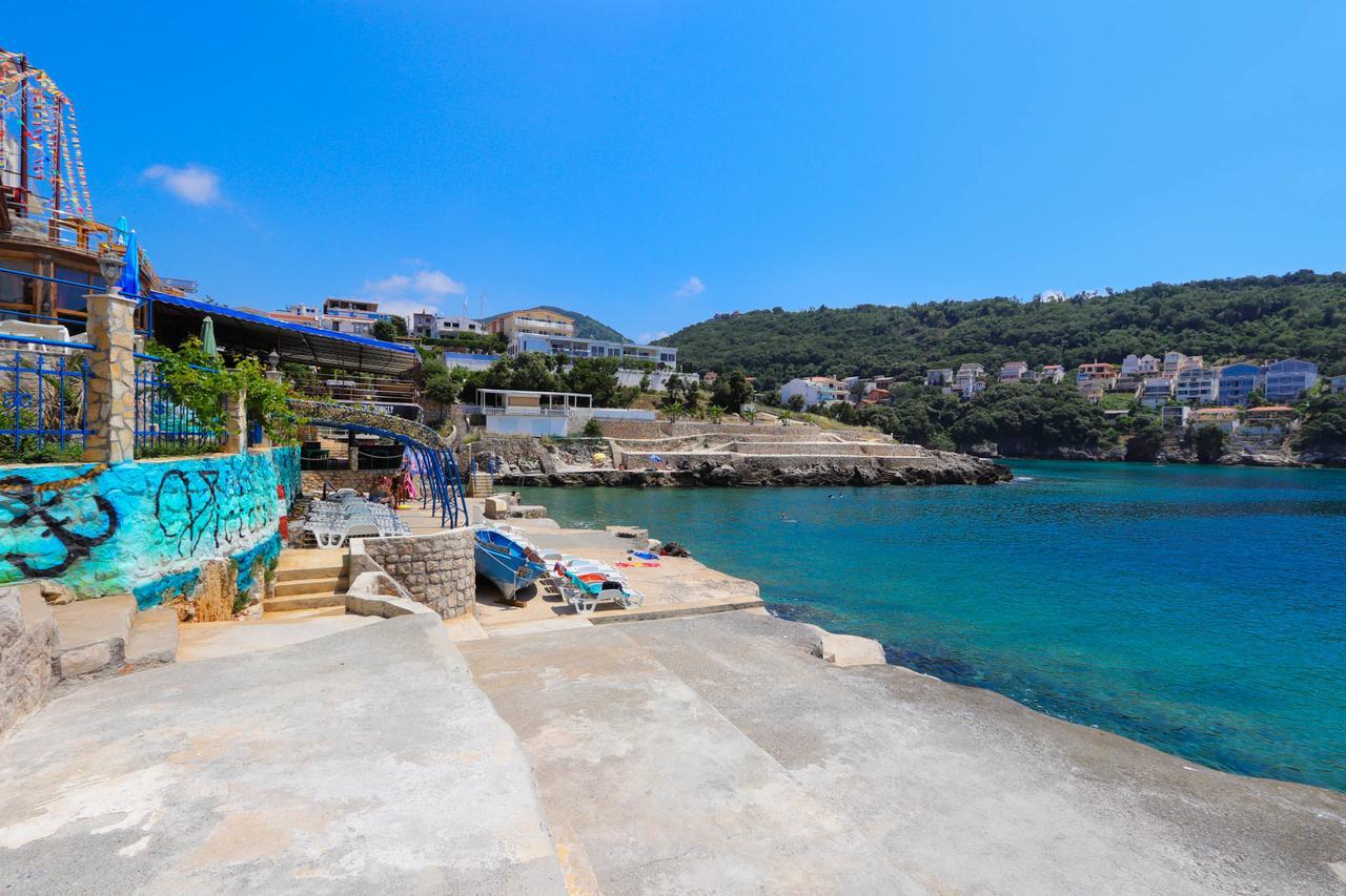 El Mar Apartments Бар Екстериор снимка